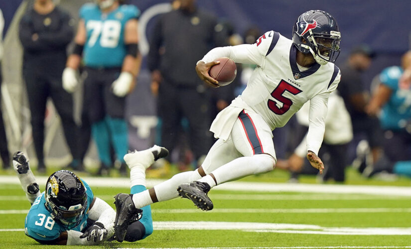 Taylor helps Texans down Lawrence, mistake-prone Jags 37-21