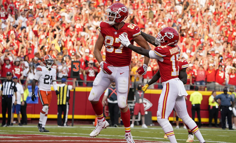 Mahomes dazzles as Chiefs rally for 33-29 win over Browns