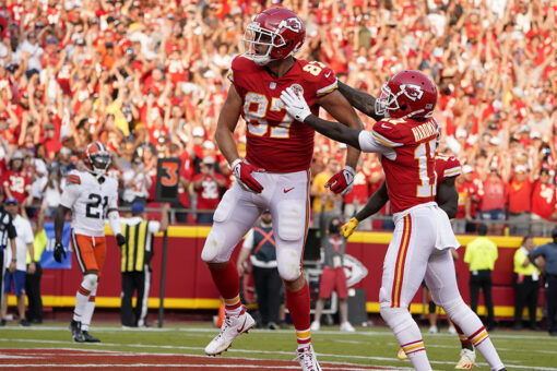 Mahomes dazzles as Chiefs rally for 33-29 win over Browns