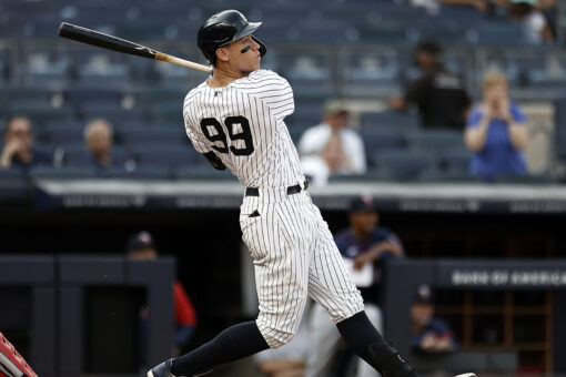 Judge, Sánchez rally Yanks from 5-run deficit over Twins 6-5
