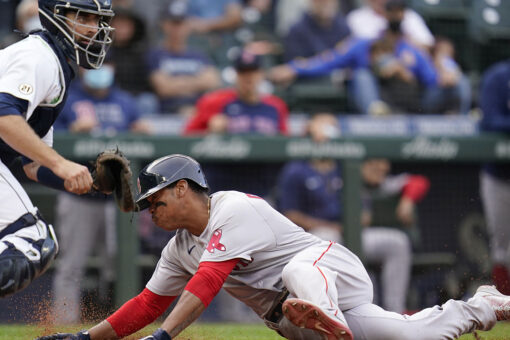 Schwarber, Vazquez power Red Sox past Mariners 9-4 in 10