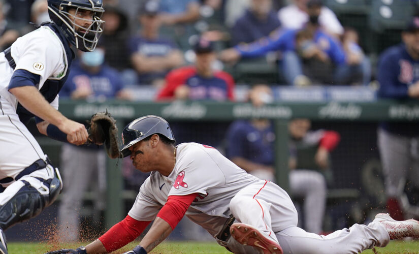 Schwarber, Vazquez power Red Sox past Mariners 9-4 in 10