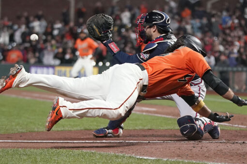 Pinch-hitter pitcher Gausman sac fly in 11th, SF tops Braves