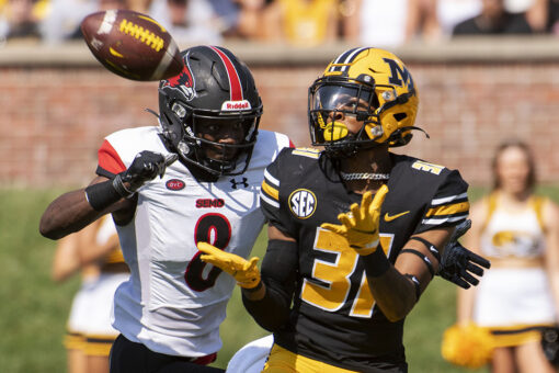 Bazelak, Missouri make quick work of SE Missouri, 59-28