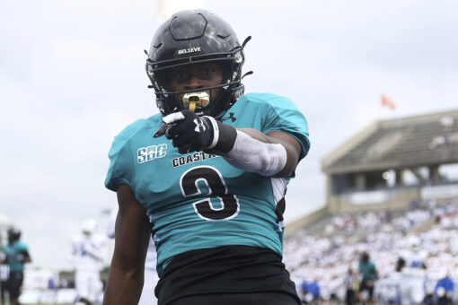 No. 16 Coastal Carolina holds on to beat Buffalo 28-25