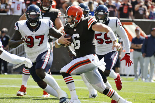 Mayfield shakes off injury, leads Browns past Texans 31-21