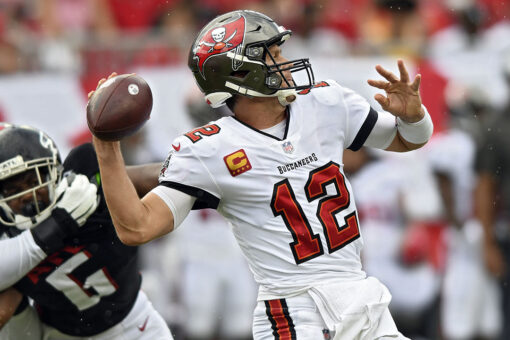 Buccaneers’ Tom Brady tosses 5 TDs in victory over Falcons