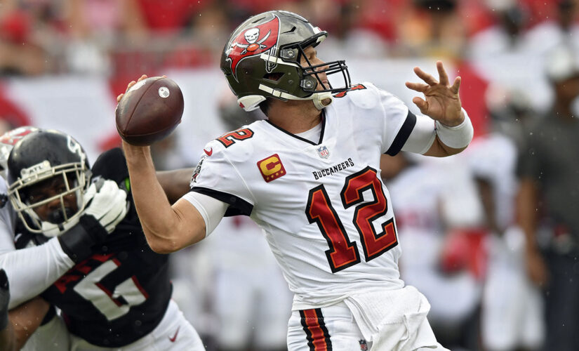 Buccaneers’ Tom Brady tosses 5 TDs in victory over Falcons