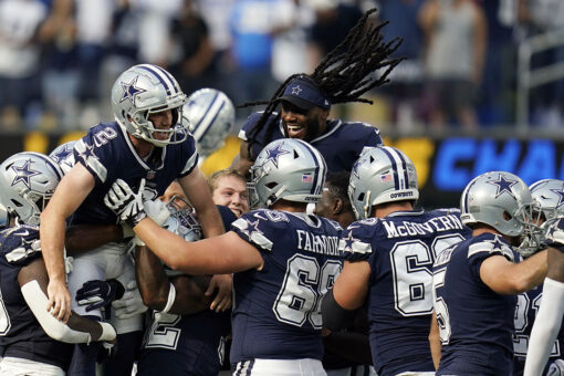 Zuerlein makes 56-yarder on last play, Cowboys beat Chargers