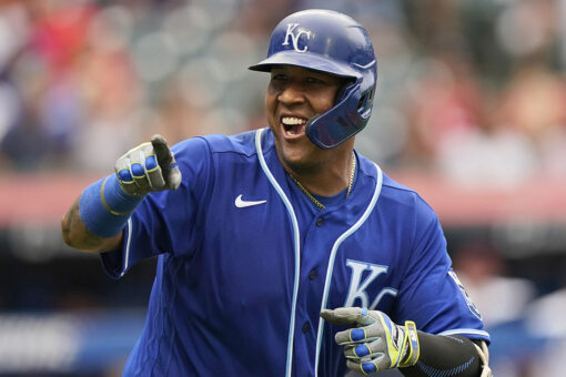 Perez breaks Bench’s record with 46th HR, KC tops Indians