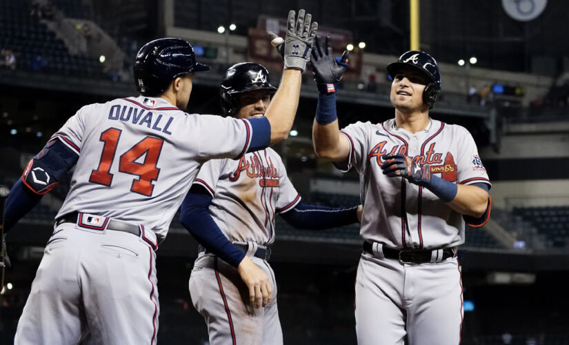 Braves power to 6-1 win over D-backs, maintain NL East lead