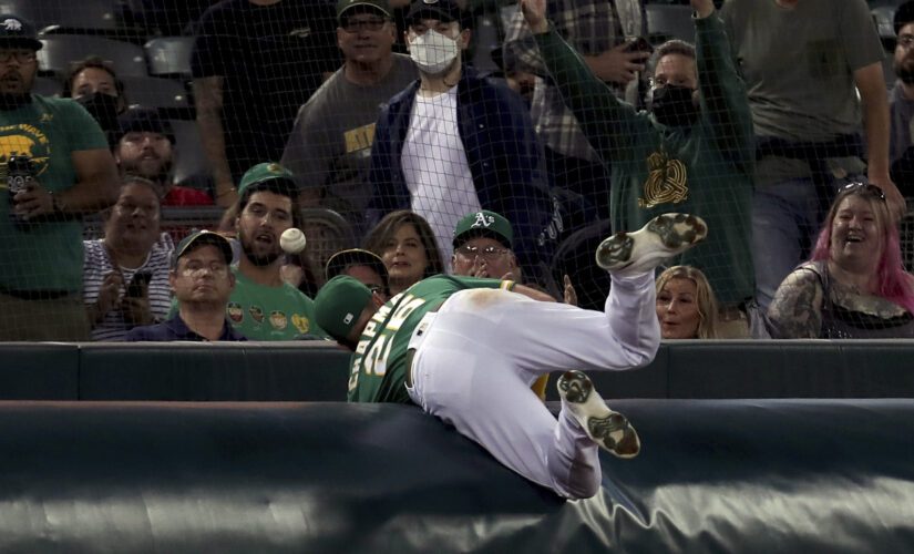 Mariners beat Athletics 5-2 to stay in AL wild-card chase