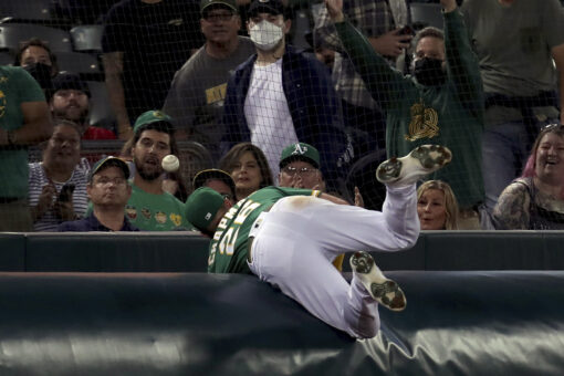 Mariners beat Athletics 5-2 to stay in AL wild-card chase