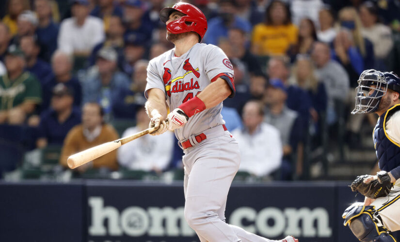 Goldschmidt homers twice, Cards beat Brewers for 12th in row
