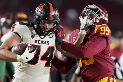Beavers batter Trojans for first win in Coliseum since 1960