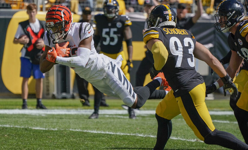 Burrow throws 3 TDs, Bengals drop listless Steelers 24-10