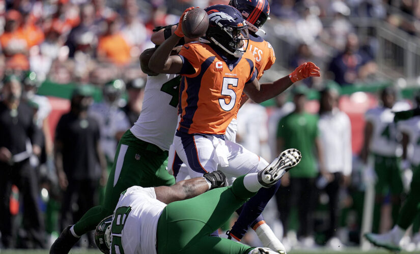 Broncos throttle Jets 26-0 for first 3-0 start since 2016