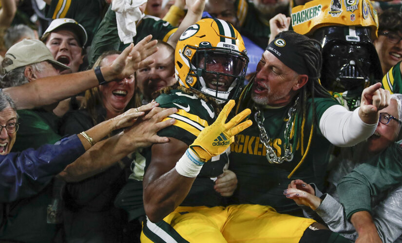 Aaron Jones says Packers’ trainer found pendant containing father’s ashes: ‘Forever grateful’