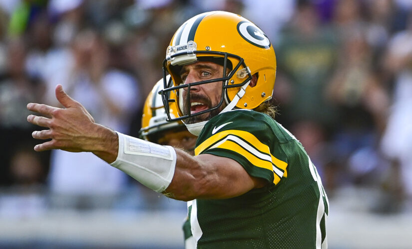 Packers’ Aaron Rodgers looked like he was wearing ‘cement boots,’ ex-NFL star says