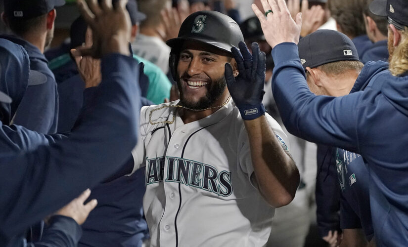 Toro slams old team, connects in 8th as M’s beat Astros 4-0