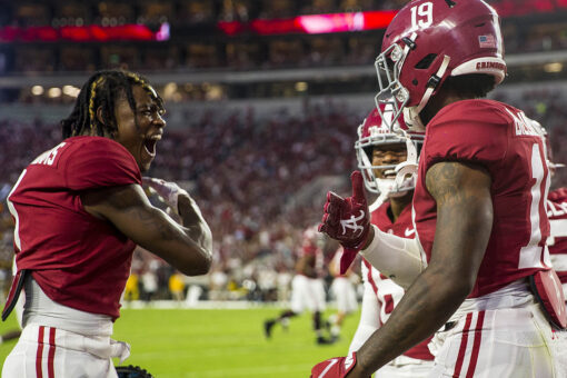 Williams, No. 1 Alabama sprint by Southern Miss, 63-14