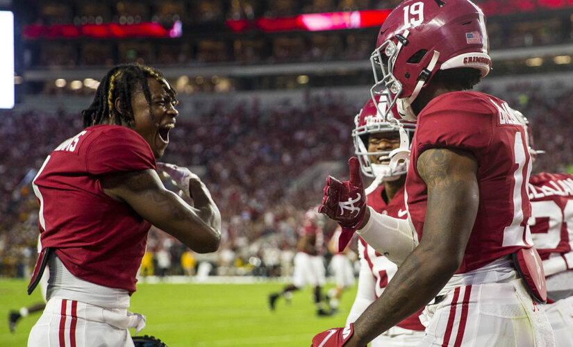 Williams, No. 1 Alabama sprint by Southern Miss, 63-14