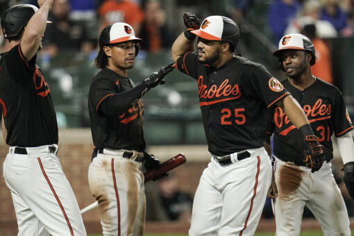 Orioles hit two homers off Ray, beat Blue Jays 6-3