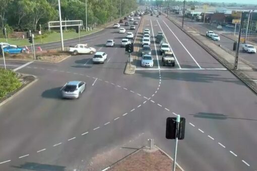 Video captures Australian driver narrowly avoiding oncoming traffic