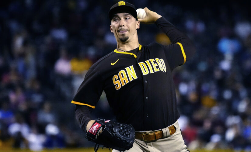 Snell pulled after 7 no-hit innings, Padres beat D-backs 3-0