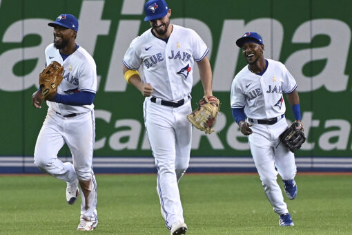 Grichuk breaks tie in 8th, Blue Jays beat Orioles 5-4