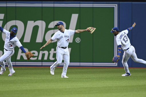 Hernández hits 100th HR, Jays go deep 4 times, beat A’s 10-8