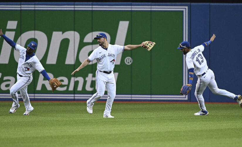 Hernández hits 100th HR, Jays go deep 4 times, beat A’s 10-8