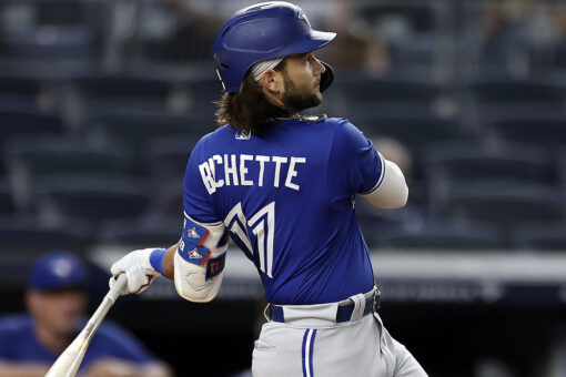 Jays beat Yanks for 8th straight, 1/2 game back in wild card