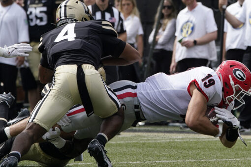 Daniels plays quarter as No. 2 Georgia dominates Vandy 62-0