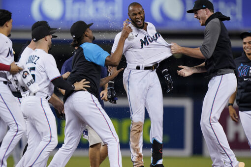 De La Cruz lifts Marlins over Mets 2-1 in 10 innings