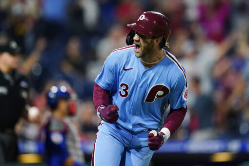 Harper homers, rallies Phils from 7 down in 17-8 win vs Cubs