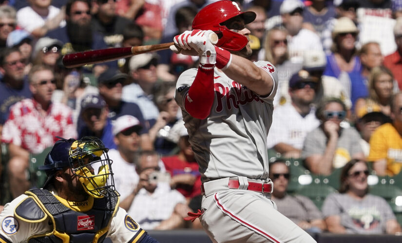 Harper, Phils hit 6 HRs, Wheeler shuts down Brewers 12-0