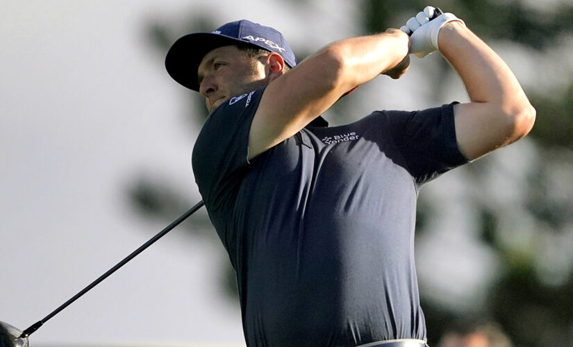 Bryson DeChambeau bombs 412-yard drive in long drive competition