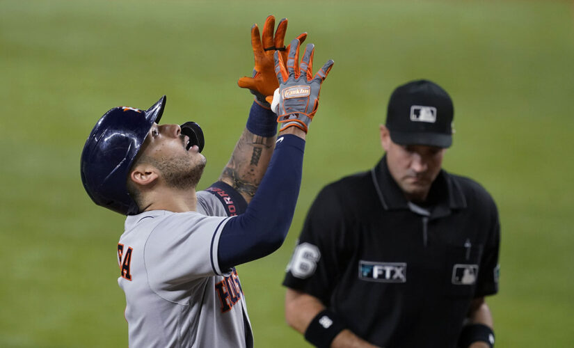 Correa HR triggers 7-run 4th, Astros roll past Rangers 12-1