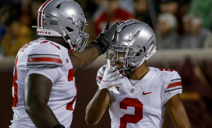 Ohio State fans break out in ‘U-S-A’ chants before Oregon game