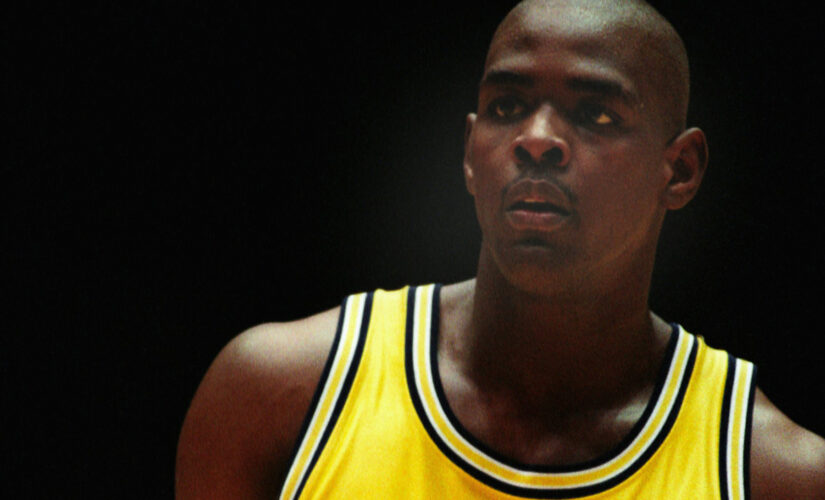 Ex-Michigan star Chris Webber says current AD apologized over scandal fallout