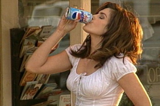 Cindy Crawford recreates 1992 Pepsi ad to raise money for cancer research