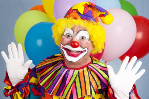 Clown seen outside schools sparks fear, leads education company to apologize