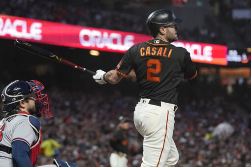 Curt Casali’s 2-run single holds up, Giants beat Braves 2-0