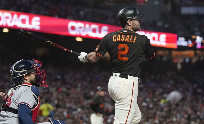 Curt Casali’s 2-run single holds up, Giants beat Braves 2-0