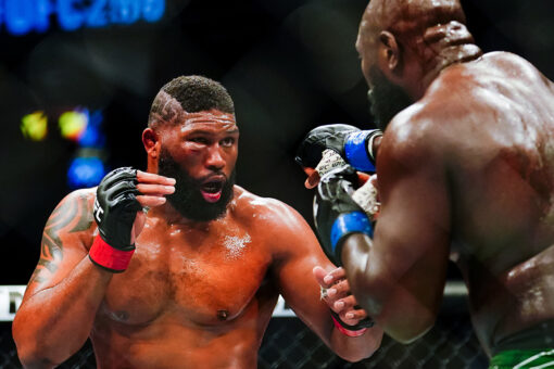 Curtis Blaydes battles through nasty facial cut to win UFC 266 fight