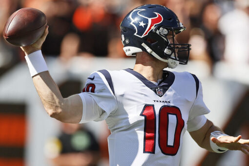 Texans’ Davis Mills throws first career TD pass after subbing for Tyrod Taylor