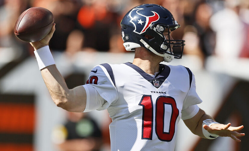 Texans’ Davis Mills throws first career TD pass after subbing for Tyrod Taylor