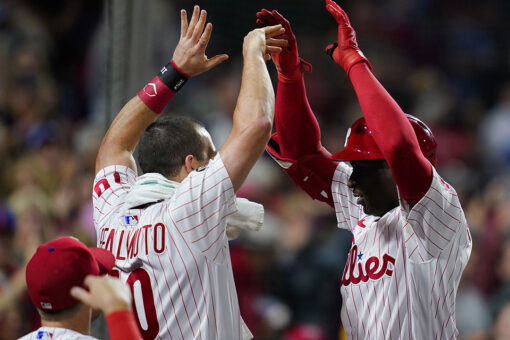 Gregorius’ HR rallies Phillies, cuts Braves’ NL East lead