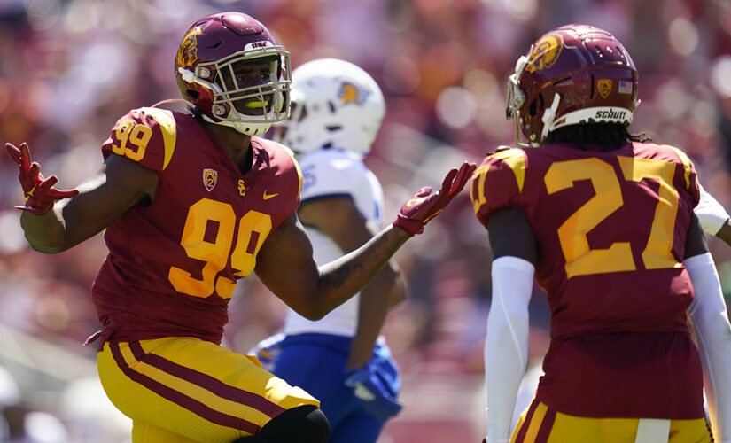 London, defense carry No. 15 USC past San Jose St. 30-7
